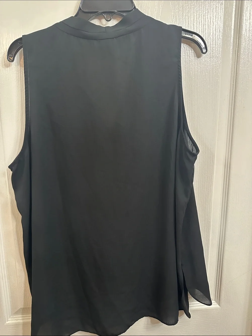 Vince Camuto Black Sleeveless V-Neck Blouse